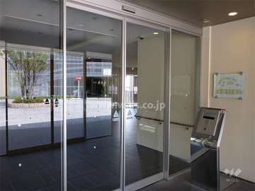 エントランスはオートロック付きです。