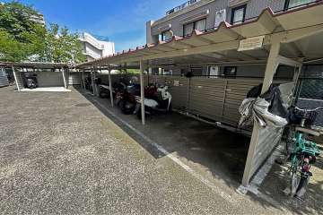 駐輪場とバイク置場