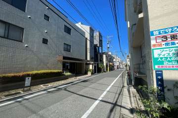 敷地北側の前面道路（東側から）