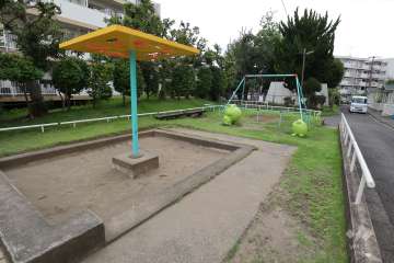 敷地南側に隣接する公園