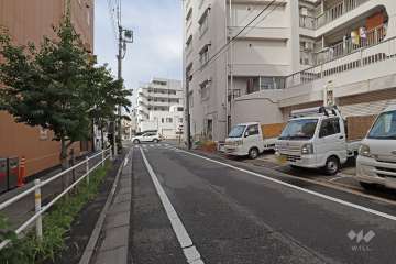 敷地南西側の前面道路（南東側から）