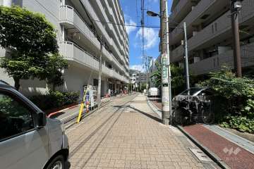 敷地東側の前面道路