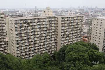 サンシティB棟の外観（南西側から）