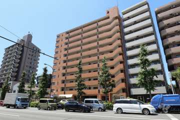 ライオンズマンション板橋大原の外観（北側から）