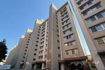 高島平団地第３分譲住宅７号棟の外観（北東側から）