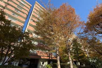 高島平団地第３分譲住宅７号棟の外観（南西側から）