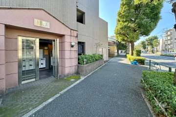 敷地北側の前面道路