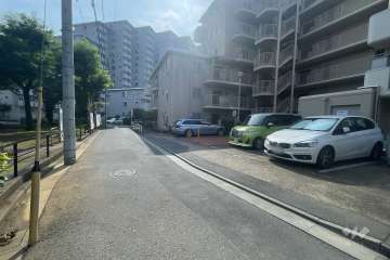 敷地北側の前面道路