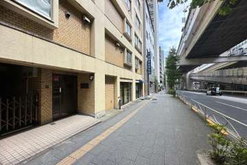 敷地の西側前面道路（北側から）