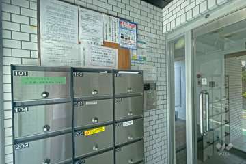 エントランスはオートロック付きです。