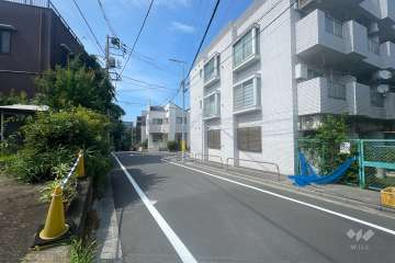 敷地の西側前面道路（南側から）