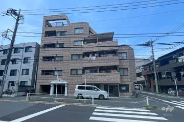 キャッスルマンション東武練馬の外観（東側から）