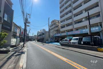 敷地南側の前面道路