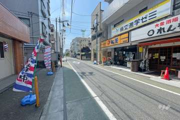 敷地北側の前面道路（東側から）