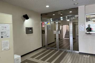 エントランスはオートロック付きです・