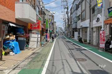 敷地南側の前面道路（東側から）