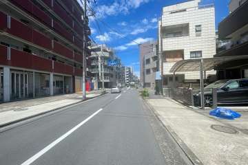 敷地北東側の前面道路　