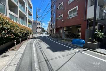 敷地西側の前面道路　