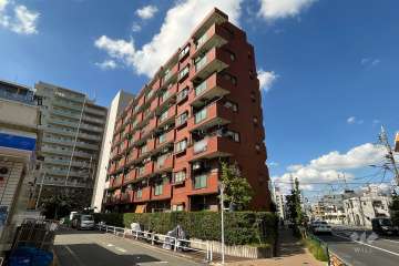 キャニオンマンション西台の外観（南東側から）
