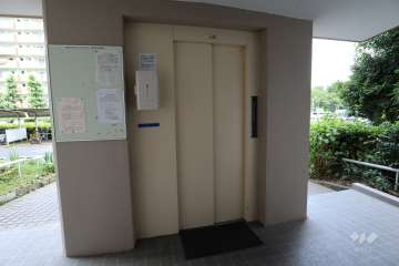 共用のエレベーター