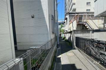 敷地南側の前面道路