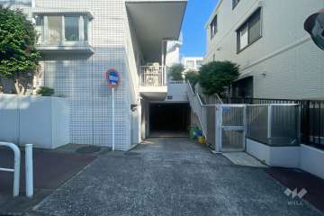 駐車場の出入り口　