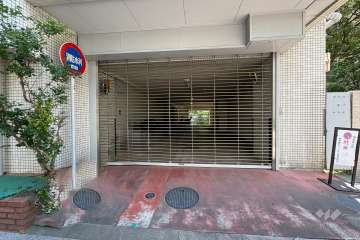 駐車場の出入り口（リングシャッター付き）