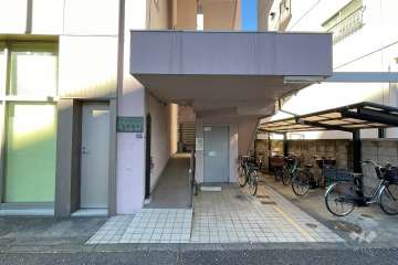 敷地入り口
