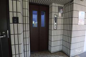 共用のエレベーター