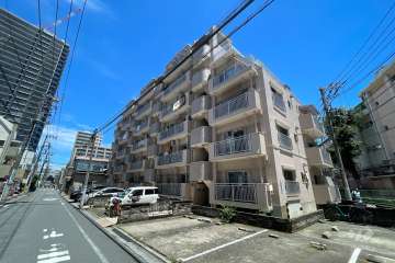 大山マイコーポＡ棟の外観（南西側から）