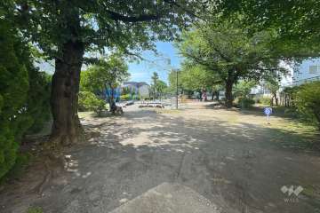敷地に西側に隣接した『宮本町37番遊び場』