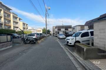 敷地北側の前面道路