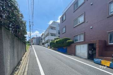 敷地北東側の前面道路　