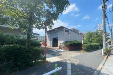 駐車場の出入り口　