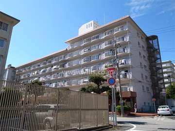 阪急逆瀬台マンションの外観（北東側から）