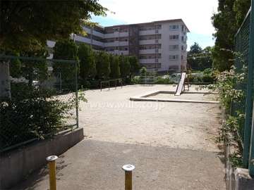 敷地に隣接した逆瀬台1丁目公園