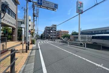 敷地東側の前面道路