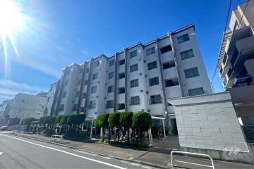 三田小茂根コーポの外観（北西側から）