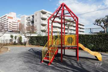 隣接する板橋区立坂下三丁目緑の広場　