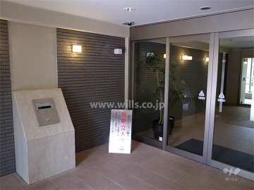 エントランスはオートロック付きです。