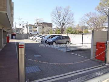 敷地内駐車場（ロボットゲート付き　平面式と機械式とがあります。）
