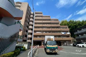 コスモ中台ガーデンヒルズの外観（南東側から）