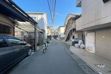 敷地東側の前面道路