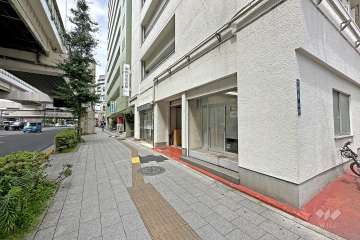 敷地の西側前面道路（南側から）