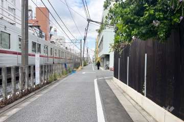 敷地南側の前面道路