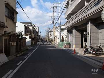 敷地南側の前面道路。