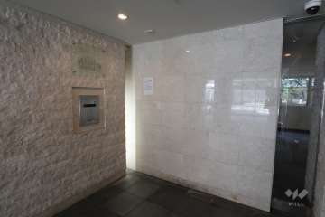 エントランスはオートロック付きです。