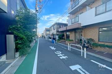 敷地の東側前面道路（北側から）