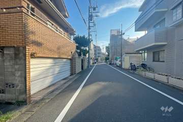 敷地の北側前面道路（東側から）