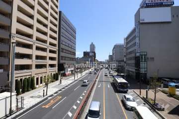 マンション南側には国道2号線が走っています